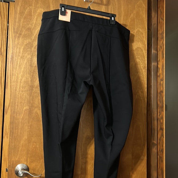 New with tags Size 20 black caprl - Picture 2 of 5